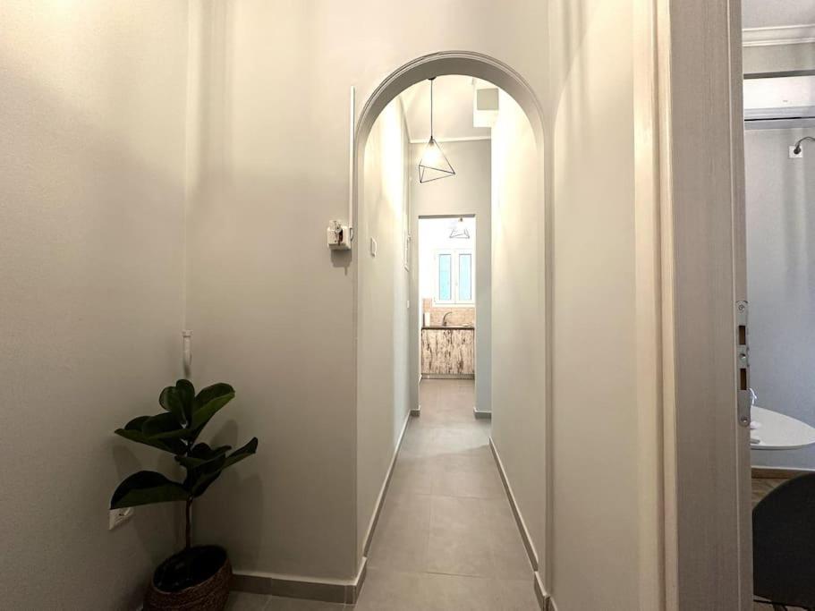 Athenian Cosy Gateaway *